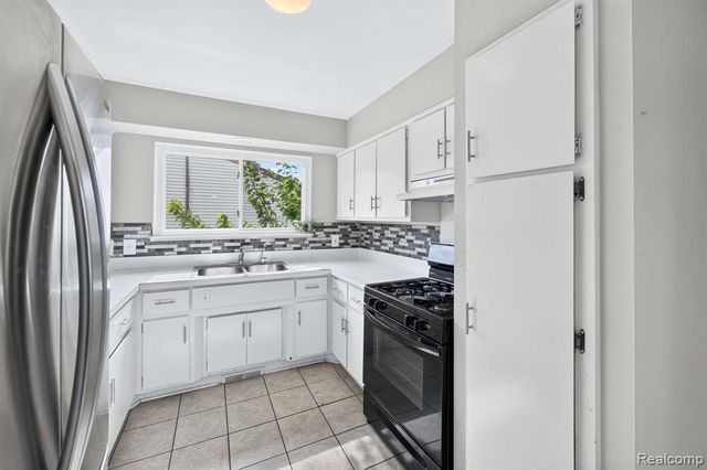 5240 Oakview Drive, Swartz Creek, MI 48473