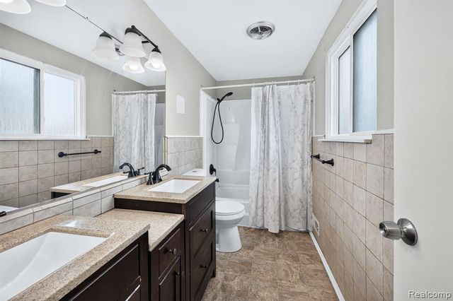 5240 Oakview Drive, Swartz Creek, MI 48473