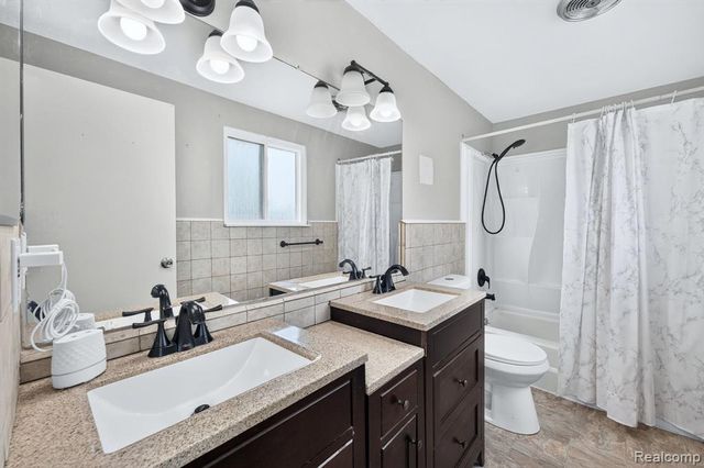 5240 Oakview Drive, Swartz Creek, MI 48473