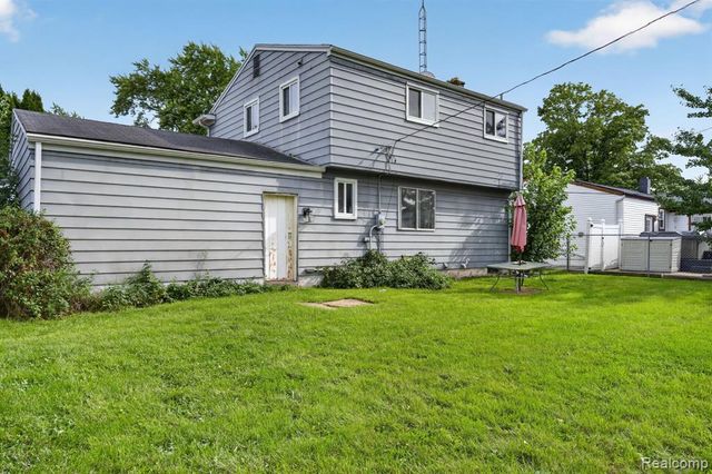 5240 Oakview Drive, Swartz Creek, MI 48473