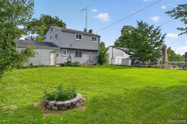 5240 Oakview Drive, Swartz Creek, MI 48473