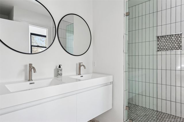 10 Hampton Street, Westhampton Beach, NY 11978