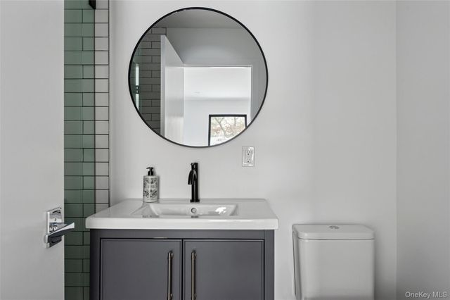 10 Hampton Street, Westhampton Beach, NY 11978