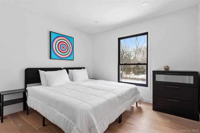 10 Hampton Street, Westhampton Beach, NY 11978