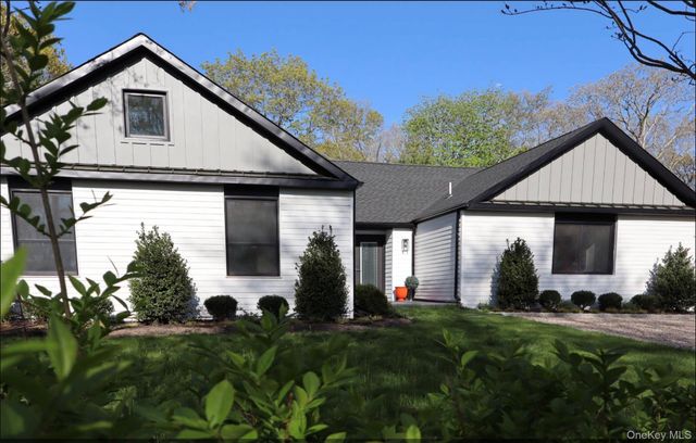 10 Hampton Street, Westhampton Beach, NY 11978