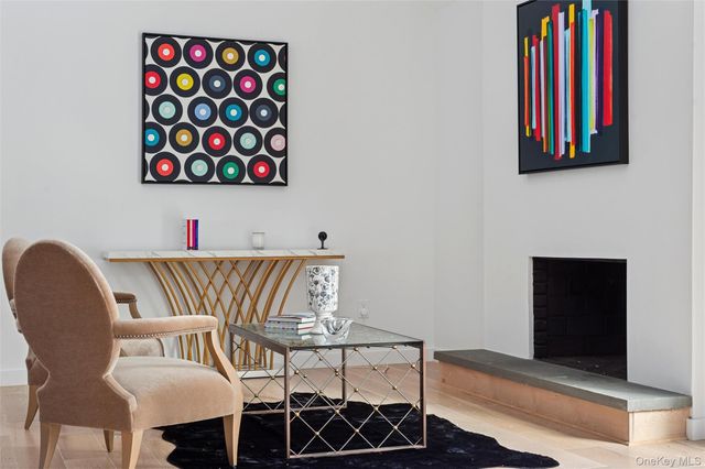 10 Hampton Street, Westhampton Beach, NY 11978