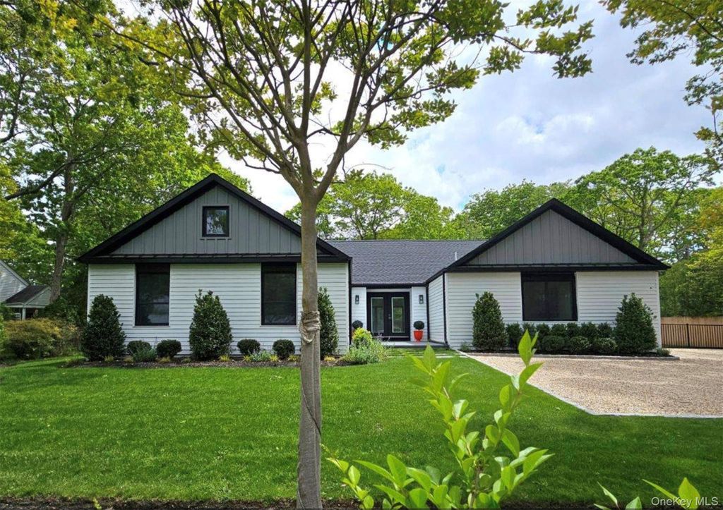 10 Hampton Street, Westhampton Beach, NY 11978