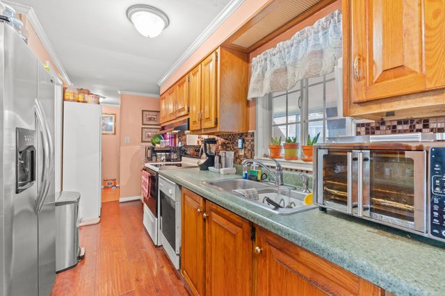 120 Queens Rd., Little River, SC 29566