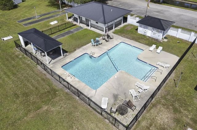 120 Queens Rd., Little River, SC 29566