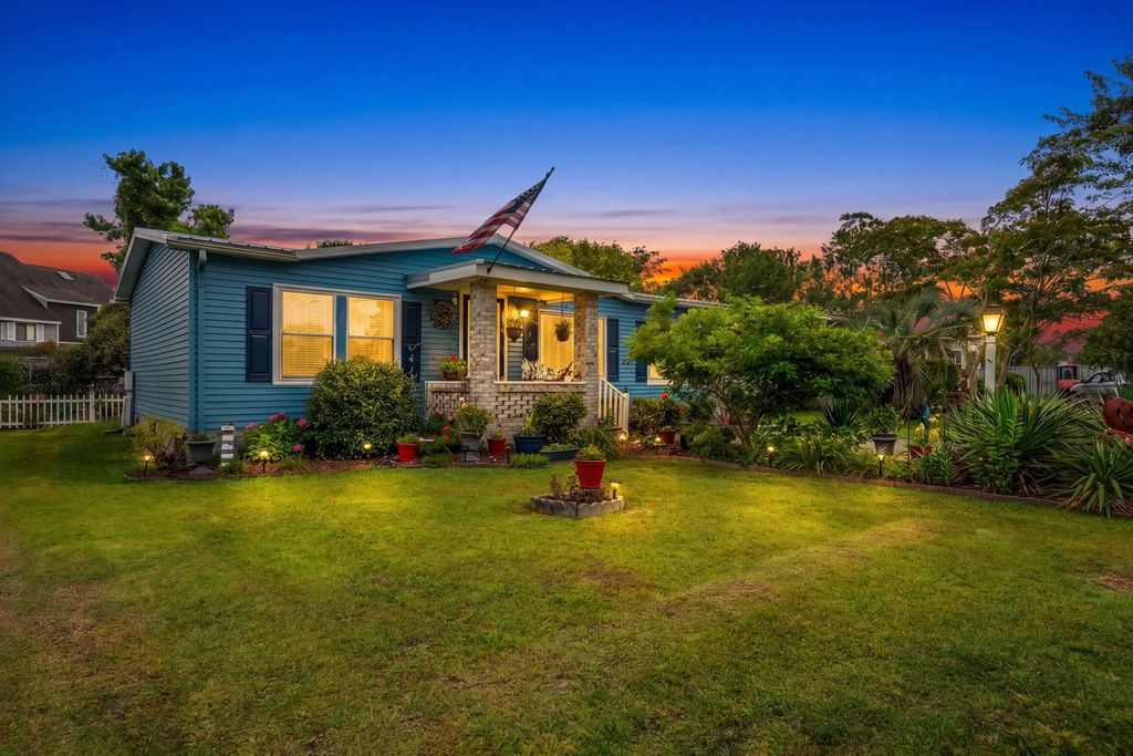 120 Queens Rd., Little River, SC 29566