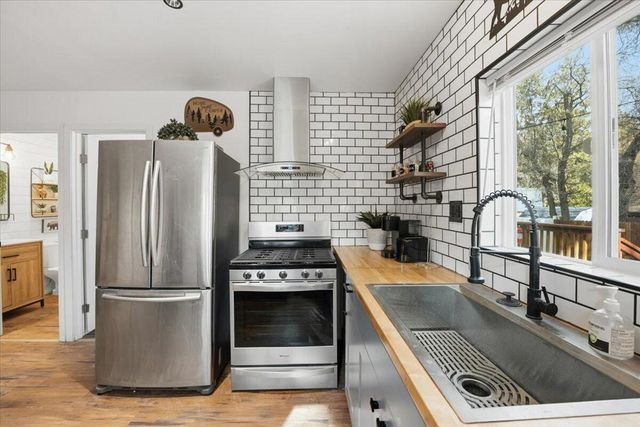 465 Wabash Lane, Sugarloaf, CA 92386