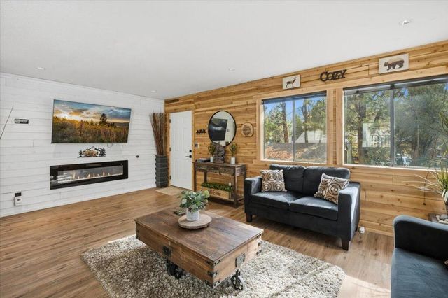 465 Wabash Lane, Sugarloaf, CA 92386