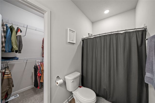 54 Keeneland Court, Pleasant Hill, IA 50327