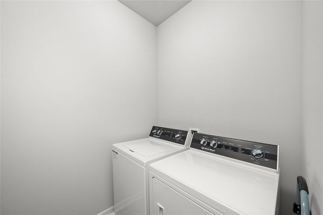 54 Keeneland Court, Pleasant Hill, IA 50327