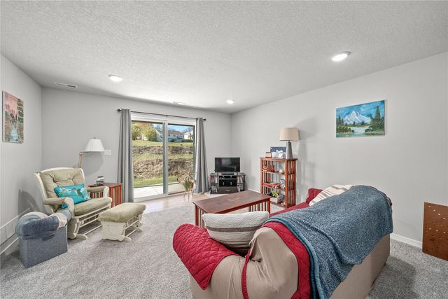 54 Keeneland Court, Pleasant Hill, IA 50327