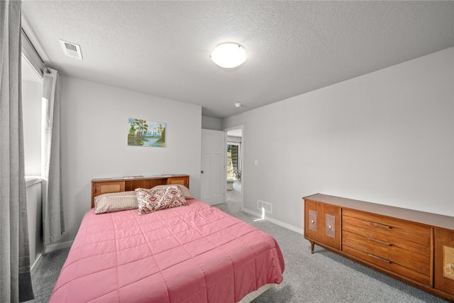 54 Keeneland Court, Pleasant Hill, IA 50327