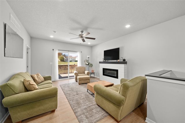 54 Keeneland Court, Pleasant Hill, IA 50327