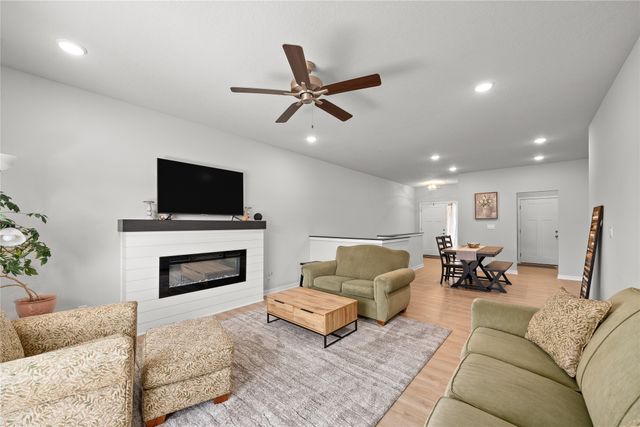 54 Keeneland Court, Pleasant Hill, IA 50327