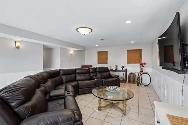 541 E 166th Place, South Holland, IL 60473