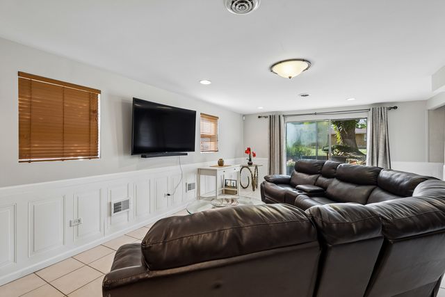 541 E 166th Place, South Holland, IL 60473