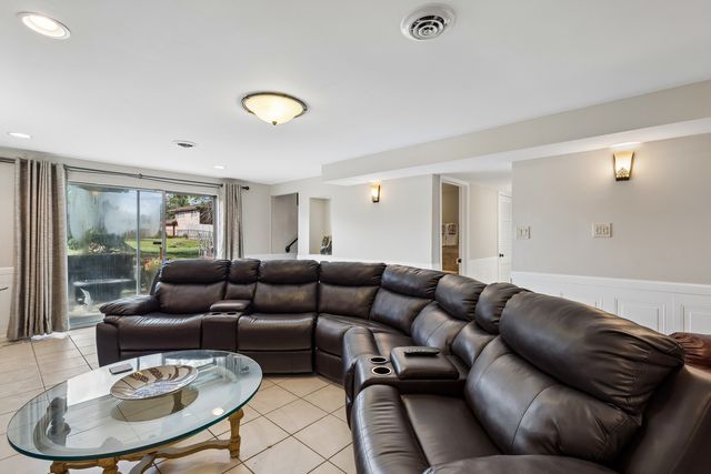 541 E 166th Place, South Holland, IL 60473