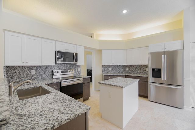 1070 Sweet Briar Place, Wellington, FL 33414