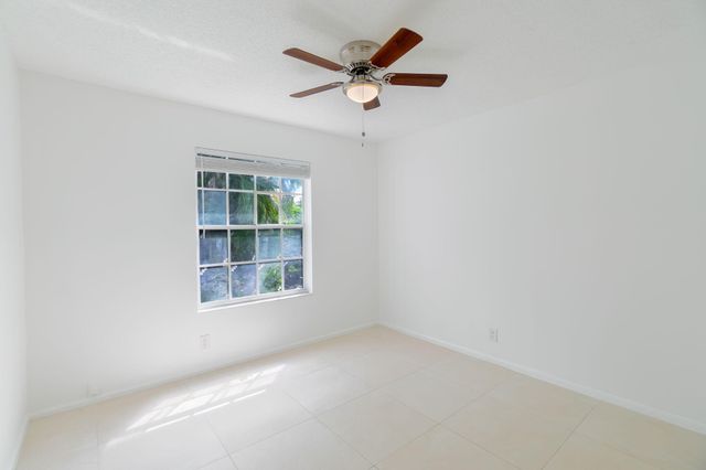 1070 Sweet Briar Place, Wellington, FL 33414
