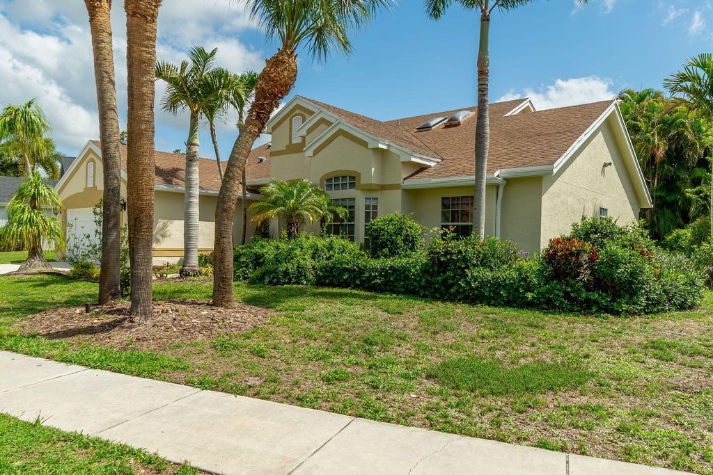 1070 Sweet Briar Place, Wellington, FL 33414