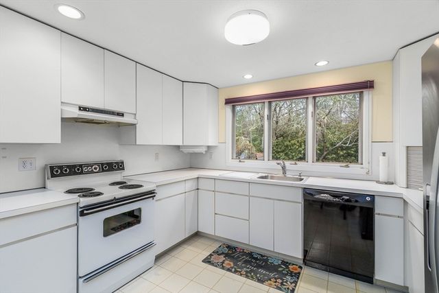 303 Turtleback Rd, Barnstable, MA 02648