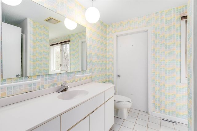 303 Turtleback Rd, Barnstable, MA 02648