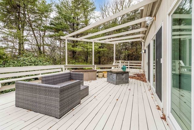 303 Turtleback Rd, Barnstable, MA 02648