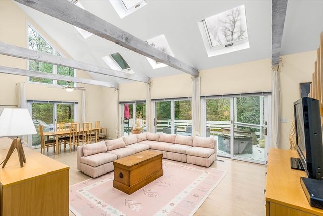 303 Turtleback Rd, Barnstable, MA 02648