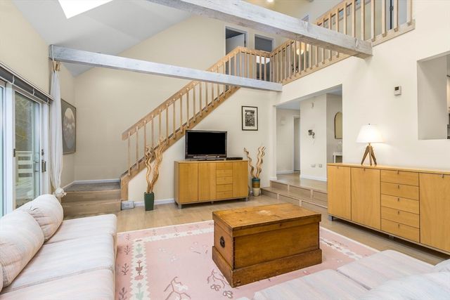 303 Turtleback Rd, Barnstable, MA 02648