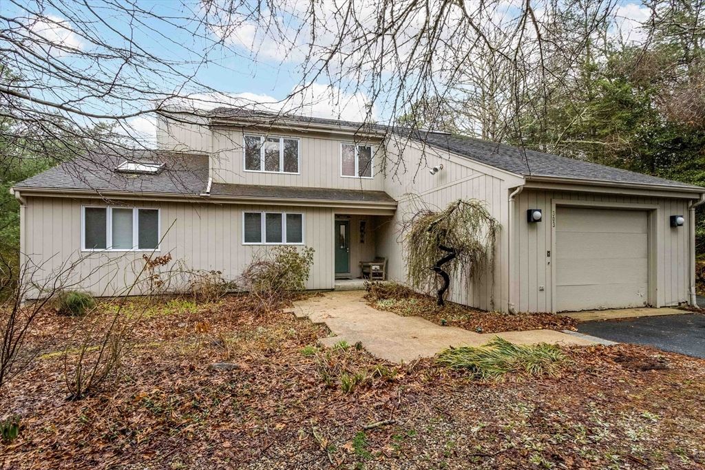 303 Turtleback Rd, Barnstable, MA 02648