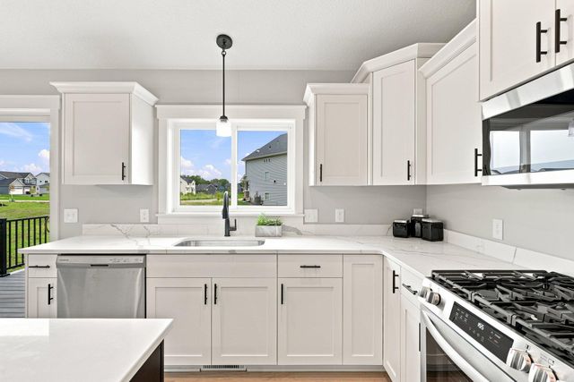 17750 Empire Trail, Lakeville, MN 55044