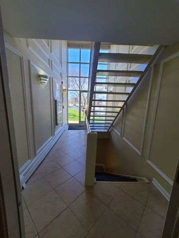 9950 S 84th Terrace 215, Palos Hills, IL 60465