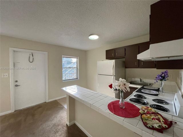 5192 NE 6th Ave 802, Oakland Park, FL 33334