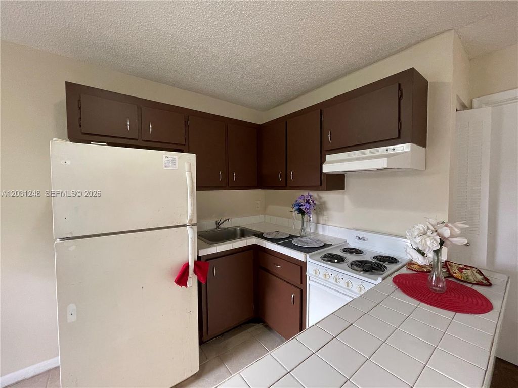 5192 NE 6th Ave 802, Oakland Park, FL 33334