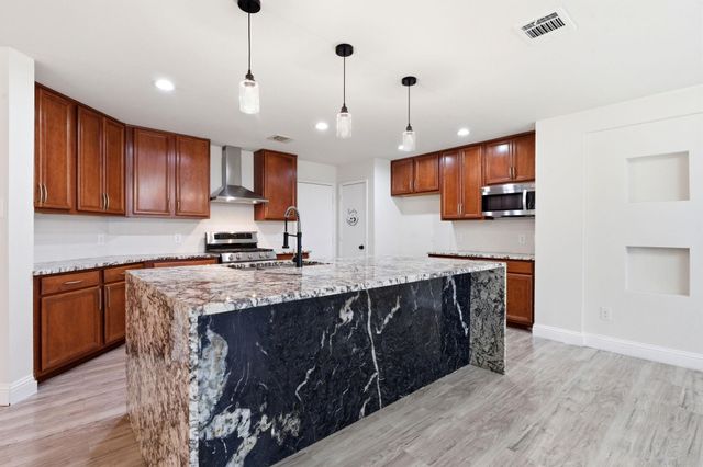 2847 Banff Mountain Trail, Houston, TX 77038