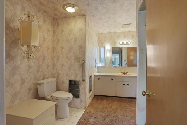2465 W Vernalis, Tracy, CA 95304