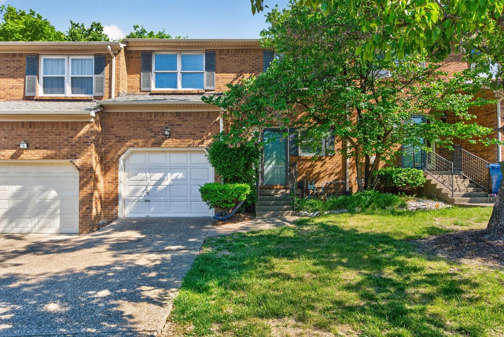 3413 Springlake Drive, Lexington, KY 40517