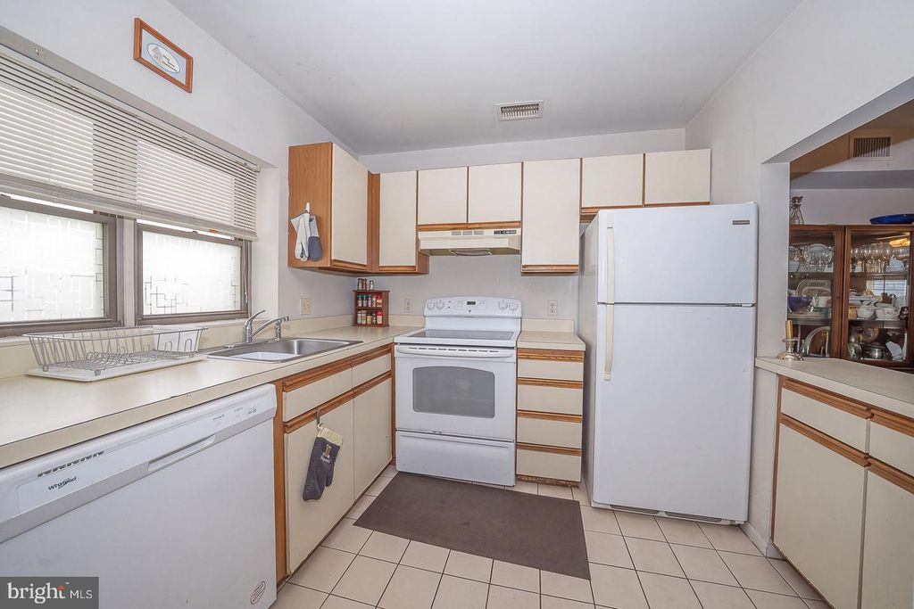 1923 NORTH ST, PHILADELPHIA, PA 19130 — photo 3