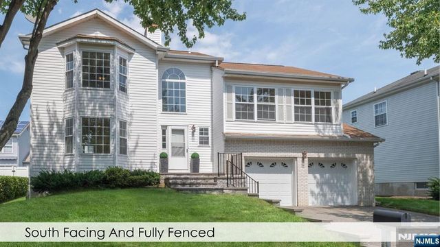 758 Manchester Way, Paramus, NJ 07652