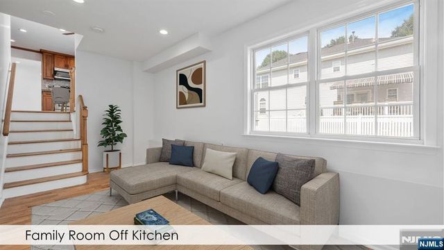 758 Manchester Way, Paramus, NJ 07652