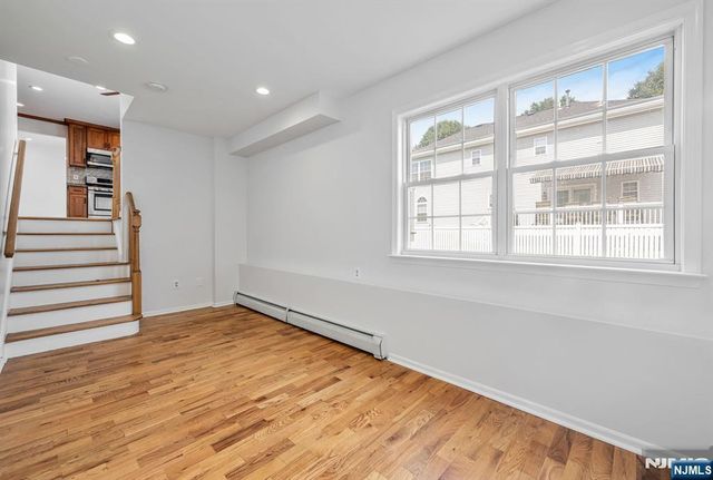 758 Manchester Way, Paramus, NJ 07652