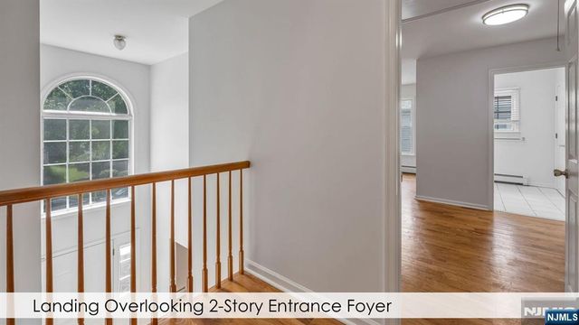 758 Manchester Way, Paramus, NJ 07652