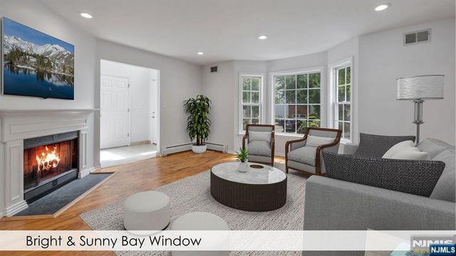 758 Manchester Way, Paramus, NJ 07652