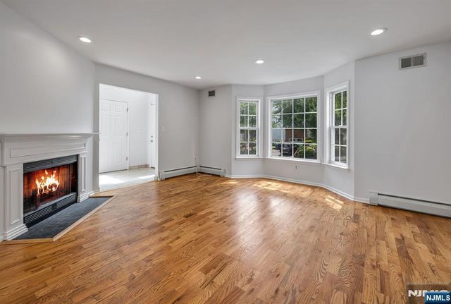 758 Manchester Way, Paramus, NJ 07652