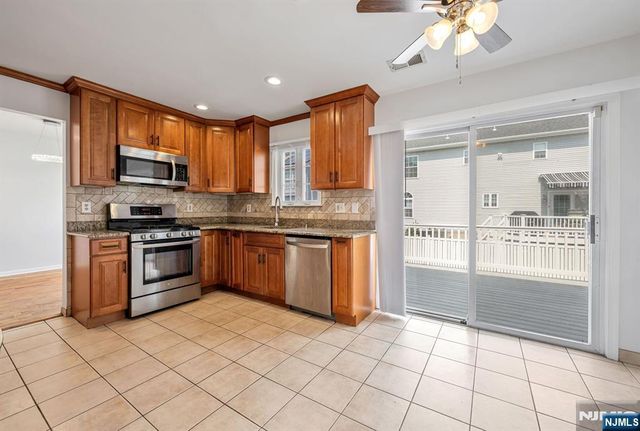 758 Manchester Way, Paramus, NJ 07652