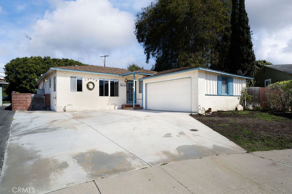 Image 3 of property listing at 13708 Judah Avenue, Hawthorne, CA 90250